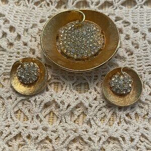 BSK Brooch Clip Earrings Set Textured Gold Tone Rhinestone Center Swirl Vintage